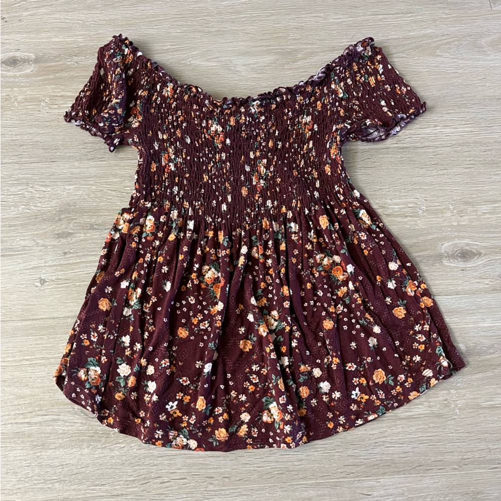 NOBO, medium floral top, like new conditions.